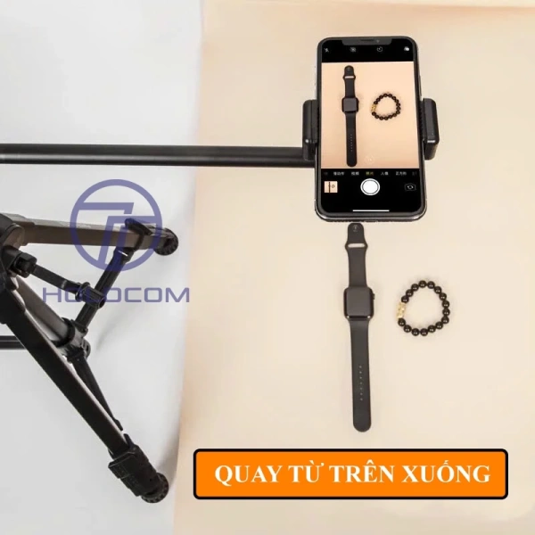 Hầu hết du khách muốn ghi lại những khoảnh khắc ngắm hàng hóa, nhưng các lối đi chật hẹp khiến họ không thể dùng tripod. (Ảnh 4) Hầu hết du khách muốn ghi lại những khoảnh khắc ngắm hàng hóa, nhưng các lối đi chật hẹp khiến họ không thể dùng tripod. (Ảnh 4)