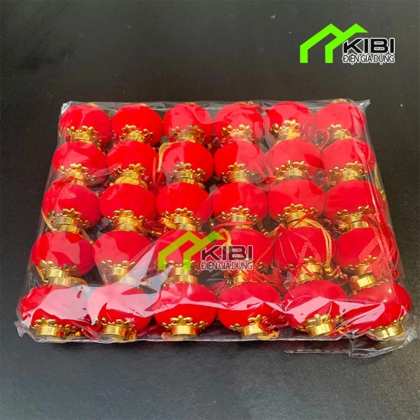 Ánh sáng ấm áp của đèn lồng đỏ mini cho thấy việc bố trí sai vị trí dễ làm giảm cảm giác rộn ràng ngày Tết.
