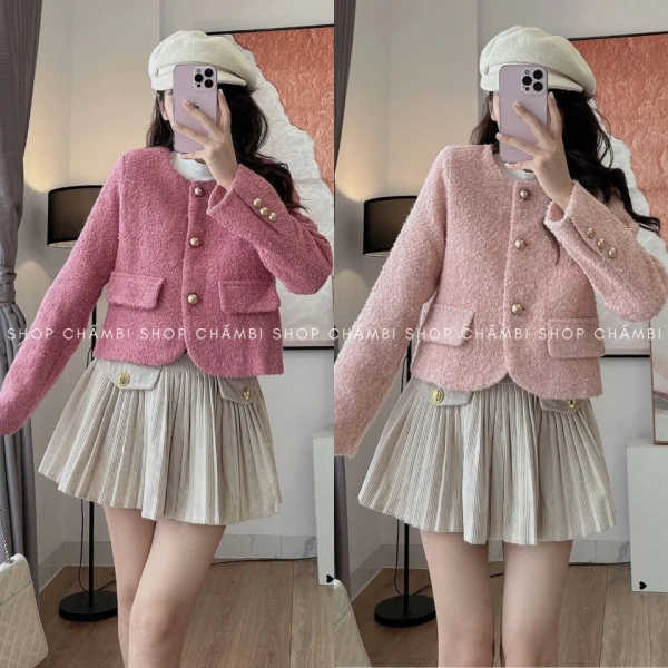 Áo dạ ngắn tay khiến nhiều phụ nữ nhận ra rằng sự giản dị lại là điểm nhấn bất ngờ cho ngày Tết