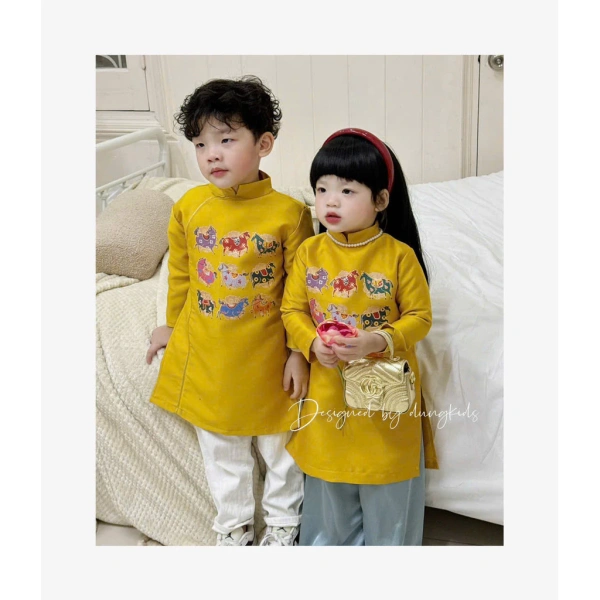 Áo dài gấm thêu trẻ em cặp đôi màu xanh‑vàng: vẻ đẹp rực rỡ nhưng công việc bảo quản lại khó khăn hơn bạn nghĩ