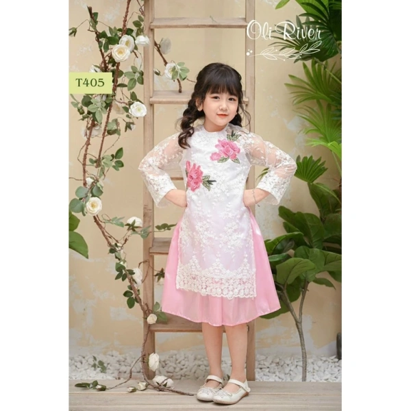 Áo dài hoa cho bé gái: Khi vẻ đẹp truyền thống khiến trẻ băn khoăn về độ thoải mái trong ngày lễ hội