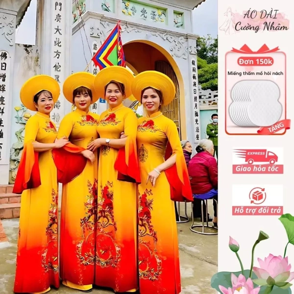 Áo dài truyền thống hoa dây vàng tay xẻ cao cho phép tự do di chuyển, xua tan lo ngại về sự cứng nhắc