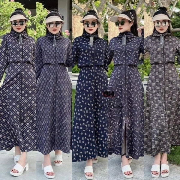 Áo khoác dài chống nắng mát mẻ khiến việc lựa chọn giày đi lại trở thành thách thức.
