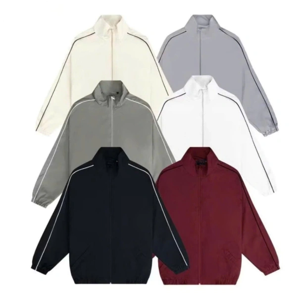 Áo khoác gió hai lớp chống nước, chống UV thực sự dễ phối nhưng màu sắc lại là chướng ngại vật ẩn trong tủ đồ.