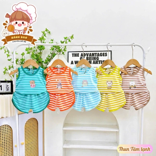 Áo lưới thoáng mát cho bé dưới 3 tuổi giúp giảm nhiệt, nhưng việc thay đồ mỗi sáng lại gây bất ngờ khó khăn hơn.