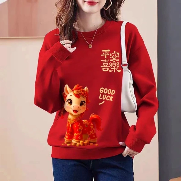 Áo sweater nữ form rộng màu đỏ vào Tết 2026: ấm áp đến đâu rồi, nỉ lại khiến người mặc cảm thấy cứng và khó vận động