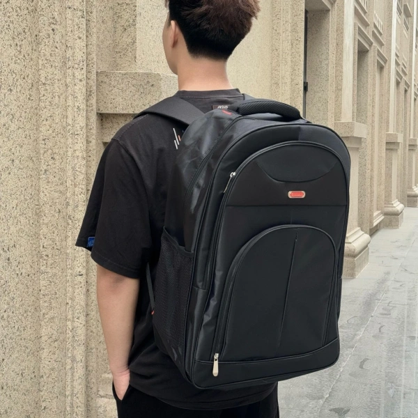 Balo du lịch cỡ XXL đựng laptop khiến người dùng phải cân nhắc lại cách sắp xếp hành lý