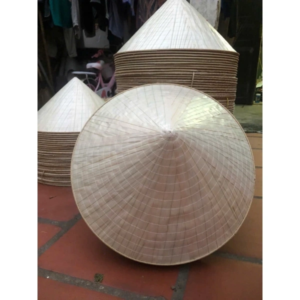 Bạn có nhận ra rằng nón lá hai lớp thường mất độ cứng sau vài tuần dùng liên tục không?