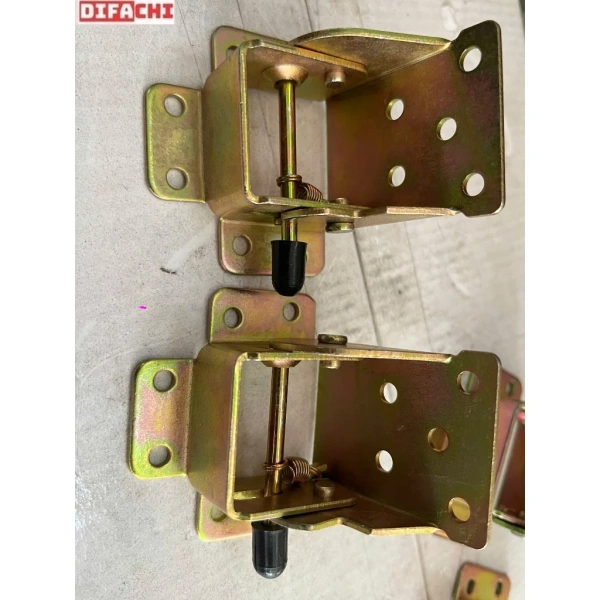 Bản lề chân bàn gấp 90° – chi tiết thường bị lờ đi và hậu quả bất ngờ khi bàn rung trong bữa tiệc.