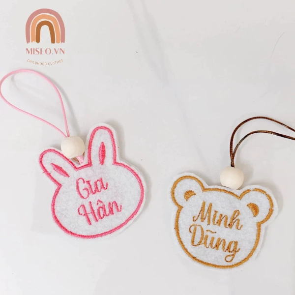 Bảo vệ bé khỏi mất balo: lý do một tấm nhãn tên thêu hai mặt lại quan trọng hơn bạn nghĩ