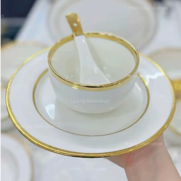 Bát sứ trắng bộ 10 chiếc mất độ bóng sau tháng đầu – nguyên nhân khiến người dùng thay đổi thói quen rửa