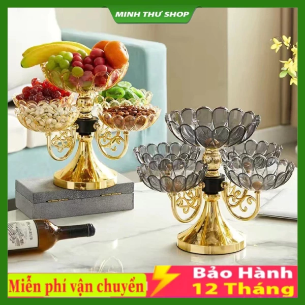 Bày biện mứt Tết trên khay đa lớp khiến không gian bếp bỗng trở nên gọn gàng hơn nhiều so với dự đoán