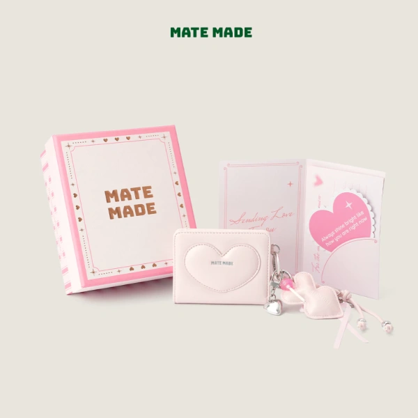 Bí mật khiến bộ quà tặng mini – ví, charm và sticker – làm bừng sáng không khí Giáng sinh