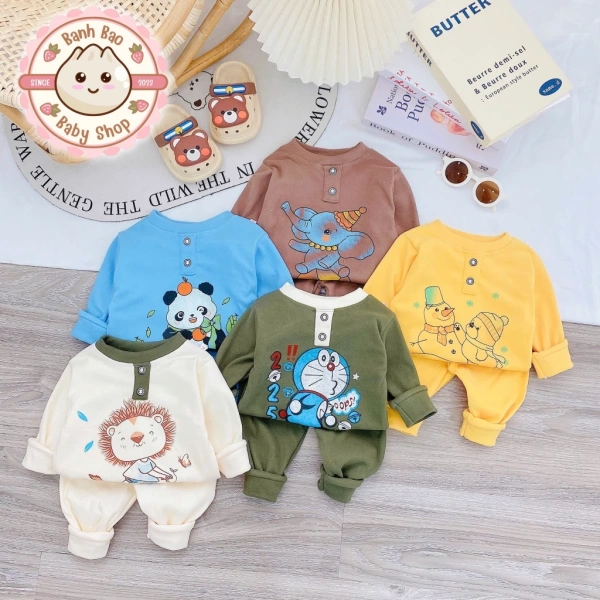 Bộ dài tay bông nỉ cho bé: khi hơi ấm trở thành cảm giác khó chịu trong những buổi chiều mùa hè