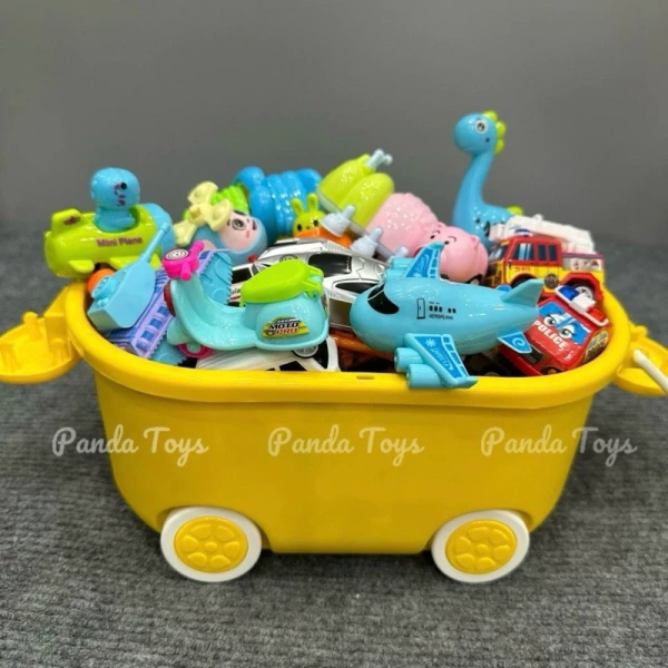 Bộ xe ô tô đồ chơi chạy bánh đà cho bé: mong đợi đa dạng màu sắc đối mặt thực tế khi các bộ phận nhanh chóng rơi rớt.
