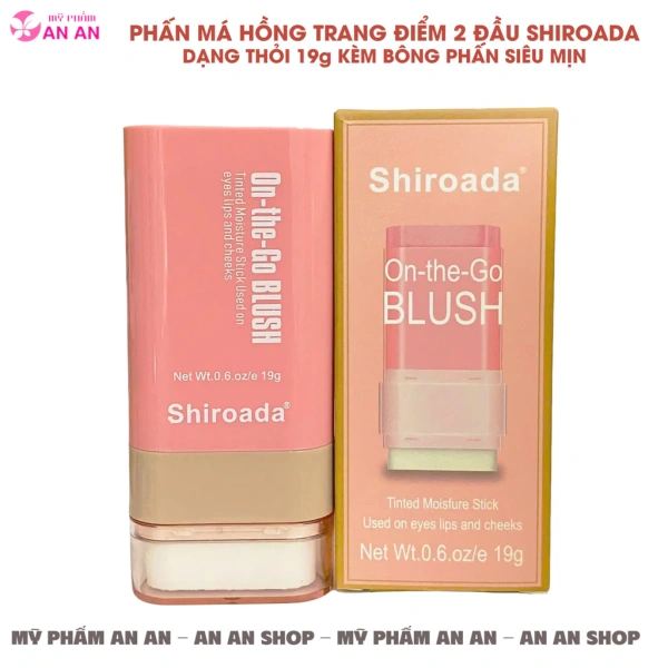 Bông phấn siêu mịn khiến độ bám màu hồng của phấn má dạng thỏi giảm dần sau một ngày dài