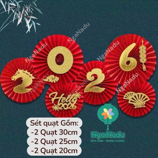 Cảm nhận khi quạt giấy đỏ gấp sẵn trang trí tiệc năm 2026: không gian sang trọng, công sức chuẩn bị giảm đáng kể