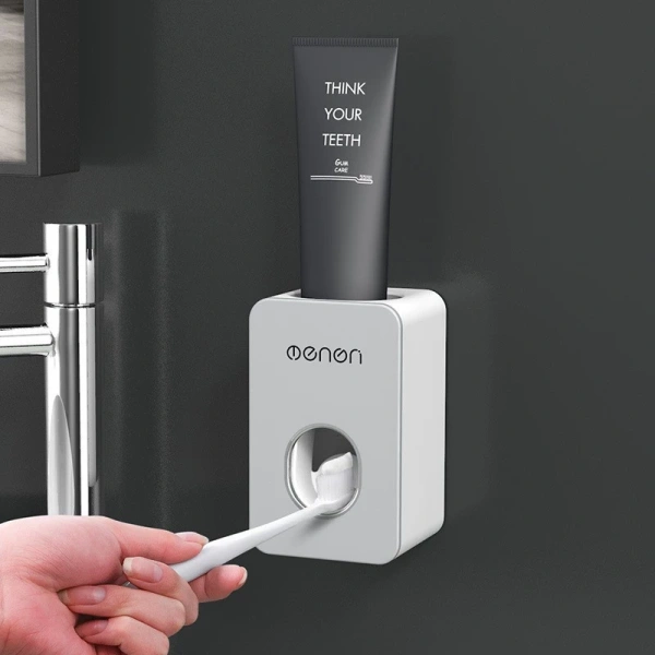 Chi tiết dán miếng nhỏ trên bộ nhả kem tự động gắn tường mà hầu hết người dùng bỏ qua dẫn đến tắc vòi