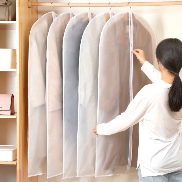 Chi tiết mà nhiều người bỏ qua khi dùng túi bọc quần áo: cách đơn giản để áo giữ form suốt năm
