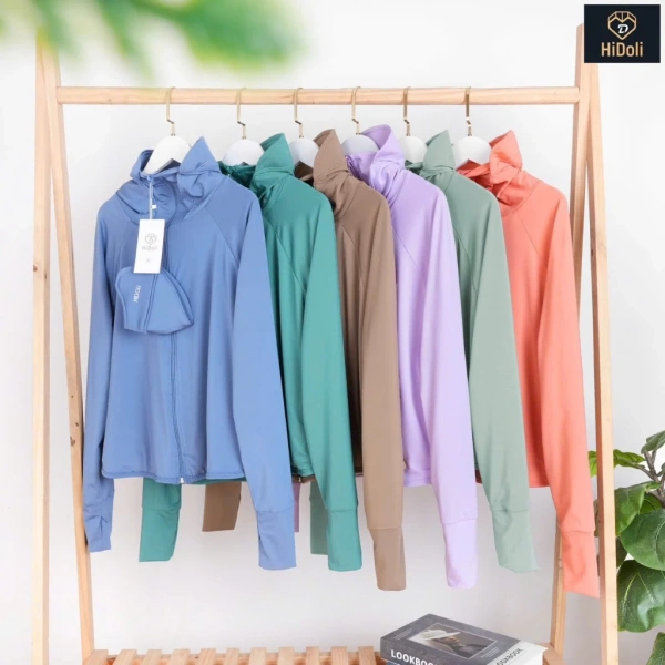 Chiếc áo chống nắng cánh dơi lạnh nhẹ ban đầu giảm nhiệt cho ngày hè, nhưng khi giặt lại độ co giãn nhanh chóng mất.