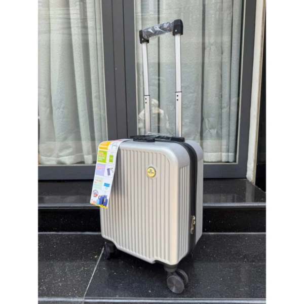 Công tác kéo dài 2 ngày bật mí: vali mini bền đẹp size 16 đủ sức thay thế ba lô lớn