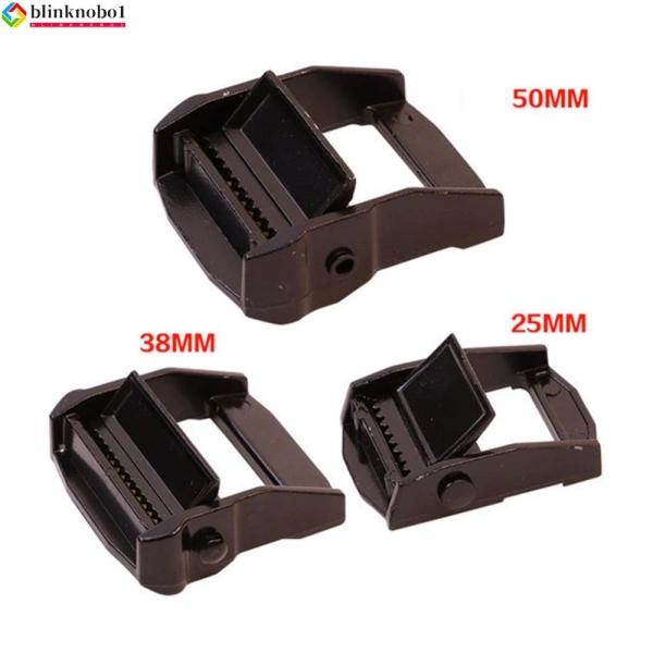 Đa số nhân viên kho bỏ qua độ co giãn của dây đai an toàn chịu lực, chỉ nhận ra hậu quả khi cột hàng hóa bị lệch