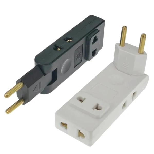 Đầu cắm 180 độ của ổ cắm đa năng 4 trong 1 thường khiến việc lắp vào ổ điện chật hẹp trở nên bất tiện