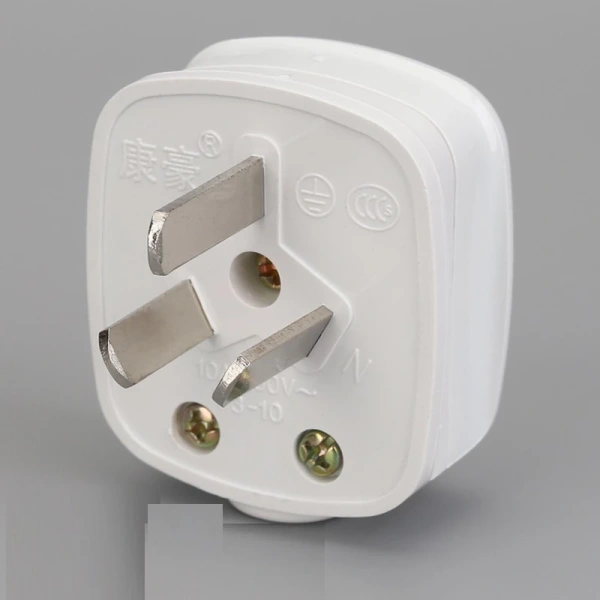 Đầu chuyển đổi 3 chấu dẹp 10A bật mí lý do nhiều gia đình chỉ nhận ra vấn đề an toàn điện sau lần đầu cắm thiết bị lớn