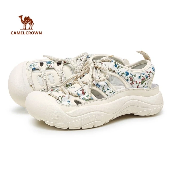 Đế bằng của sandal thể thao mùa hè khiến phụ nữ size lớn phải cân nhắc lại cảm giác mỗi bước đi