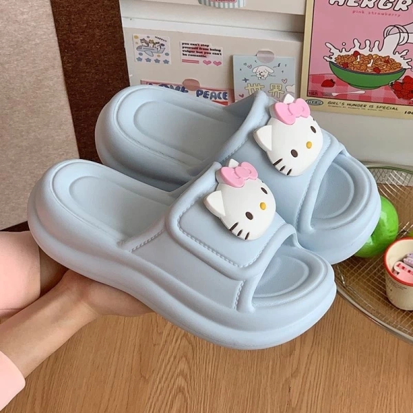 Đế mềm EVA dày nâng cao trong dép sandal nữ mùa hè thực sự giảm nỗi lo trượt trên cát khi du lịch biển