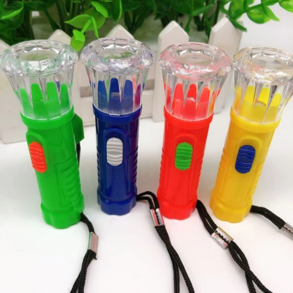 Đèn pin LED mini sáng mạnh nhưng chỉ khi không bị chèn vào túi áo là bạn mới cảm nhận được hiệu suất thực sự