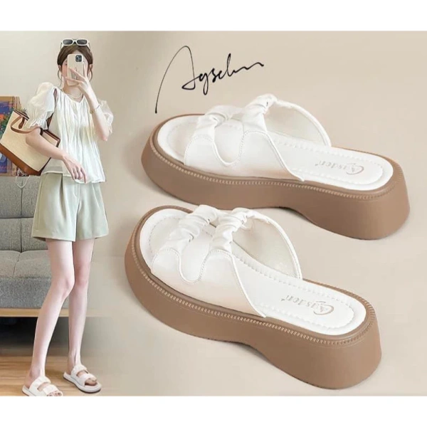 Dép thời trang nữ có quai ngang và đế 4cm: Khi mong muốn vẻ nhẹ nhàng lại gặp bất ngờ trong từng bước