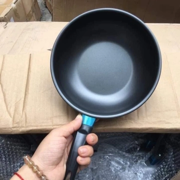 Độ dày của chảo mini chống dính 18 cm quyết định tuổi thọ và hiệu năng nấu ăn