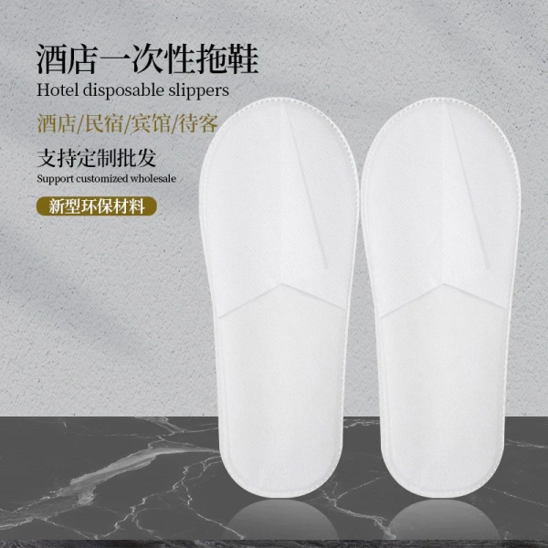 Đôi dép dùng một lần trong khách sạn thường thoải mái, nhưng thực tế chúng tạo ra lượng rác không ngờ