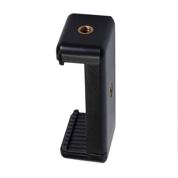 Gắn đồng thời ba điện thoại lên tripod khiến việc thay đổi góc quay trở nên khó khăn hơn dự đoán
