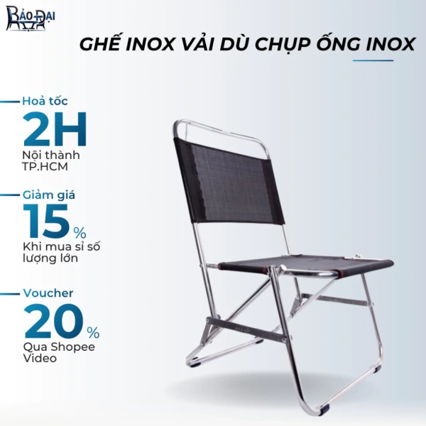 Ghế xếp inox nhẹ bền trên mọi chuyến dã ngoại, nhưng độ thấm nước của lớp vải lưới chỉ hiện ra khi mưa kéo dài