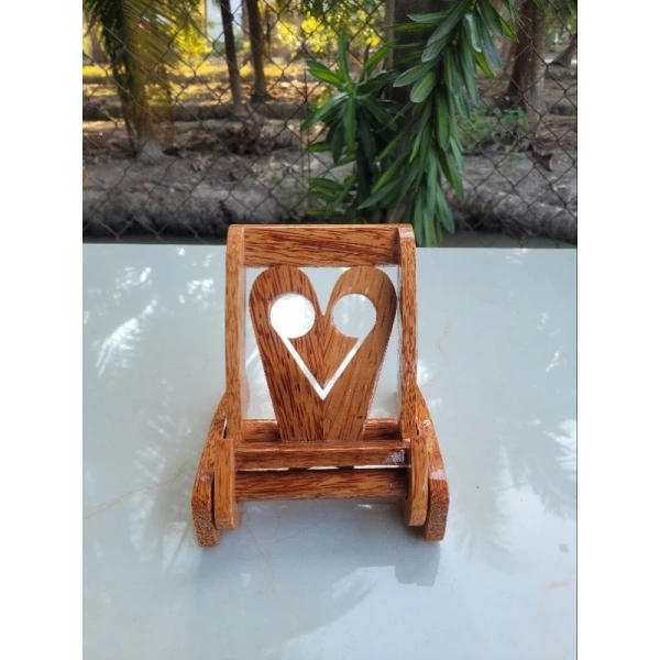 Giá để điện thoại gỗ dừa: vẻ đẹp tự nhiên nhưng độ ổn định lại gây ngờ ngùng khi dùng suốt ngày