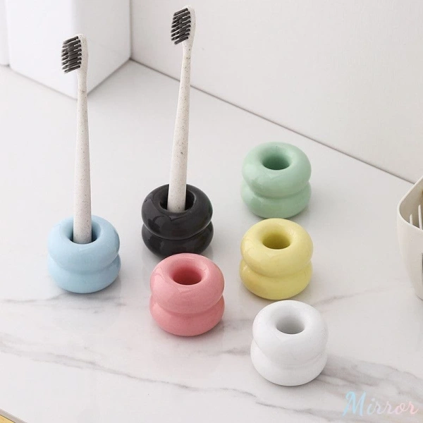 Giá đựng bàn chải mini gốm sứ: Chiếc phụ kiện bất ngờ khiến góc tắm chật hẹp không còn bức bách