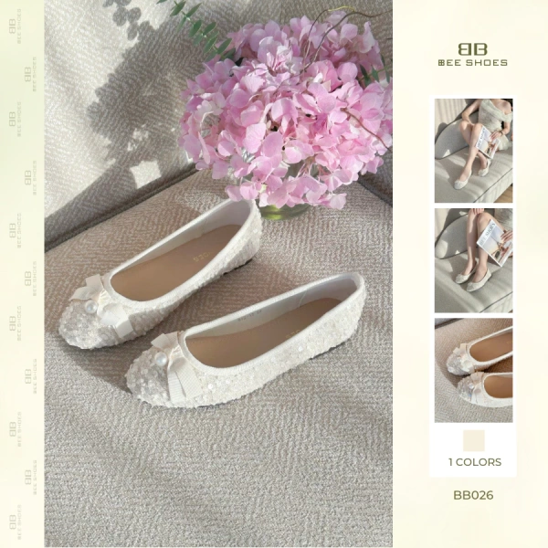 Giày búp bê nữ đính đá mũi tròn: vẻ nhẹ nhàng hấp dẫn nhưng đế bệt nhanh mất độ đàn hồi khi dùng liên tục