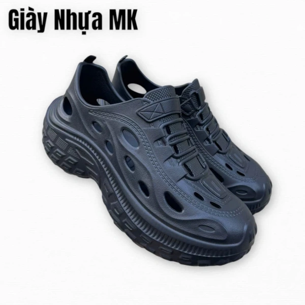Giày sneaker nhựa nam siêu nhẹ đi mưa: Khi độ thoáng khí và độ bám trượt đồng thời trở thành thách thức