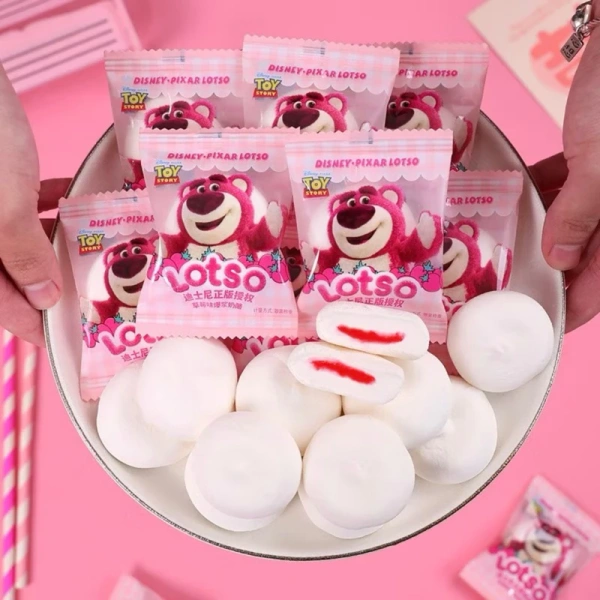 Hương dâu tan chảy nhanh trong kẹo marshmallow nhân mứt dâu khiến vị ngọt bỗng mất chiều sâu