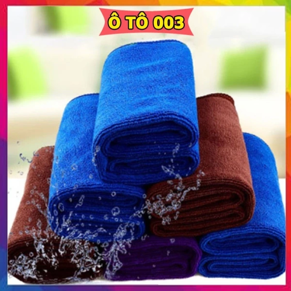 Khăn lau xe microfiber thấm hút nhanh, nhưng nếu không vắt khô đúng cách lại để lại vết cặn trên bề mặt.