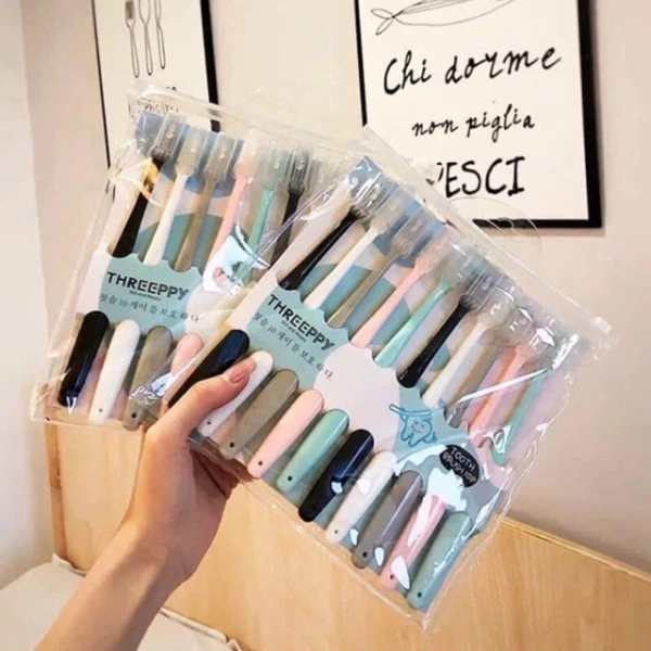 Khi 10 chiếc bàn chải trong túi zip trông tiện lợi, thực tế việc thay mới lại bị bỏ qua sau vài tháng