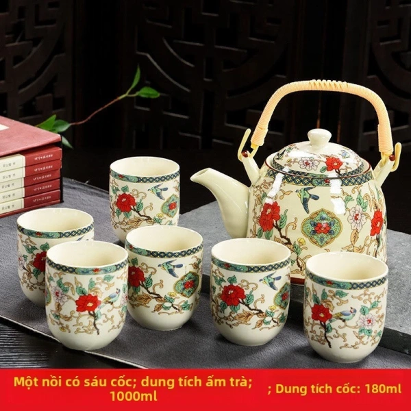 Khi bộ ấm trà gốm sứ hiện đại gặp ritual trà Kung Fu, không gian gia đình bất ngờ trở nên bình yên hơn.