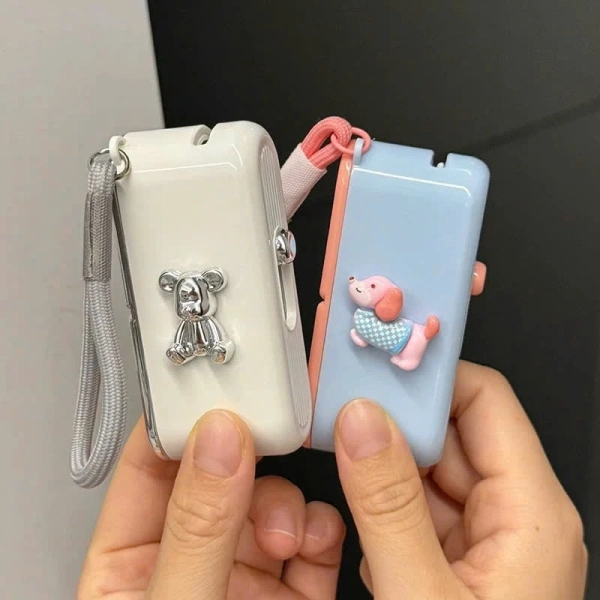 Khi khám phá một hộp đựng tăm chỉ di động có dây móc, người dùng thường bất ngờ vì nó ngăn mất sạch hơn dự kiến