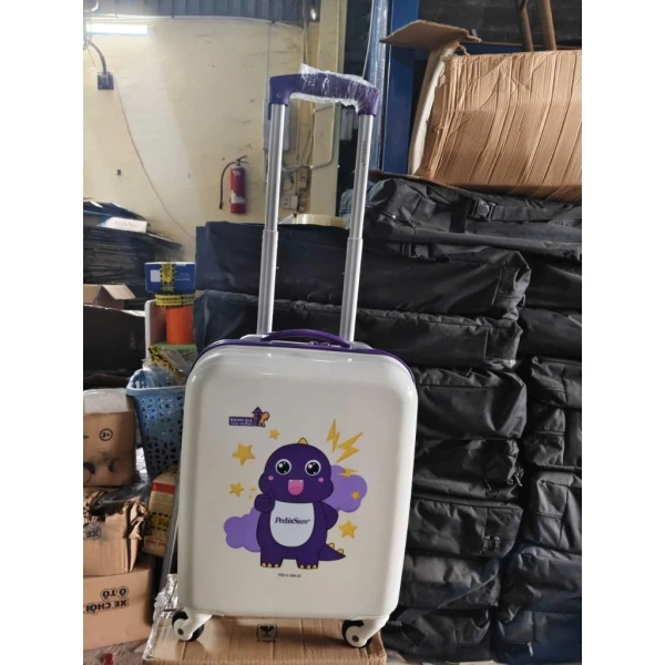 Khi một chiếc vali 16 inch cho trẻ khiến việc sắp xếp hành lý gia đình bỗng trở nên bất ngờ.