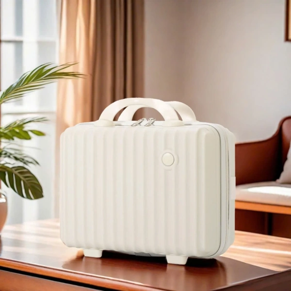 Khi ngăn đựng mỹ phẩm mini trong vali xách tay lại khiến việc sắp xếp trở nên khó khăn hơn dự đoán