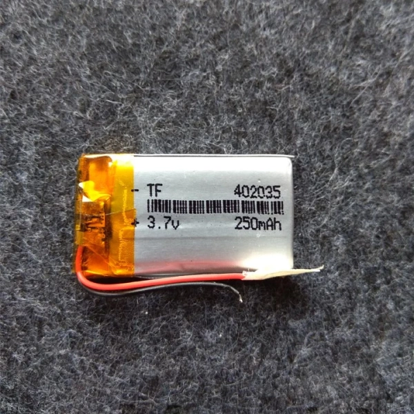 Khi pin sạc 250mAh không đủ sức đáp ứng cả ngày.