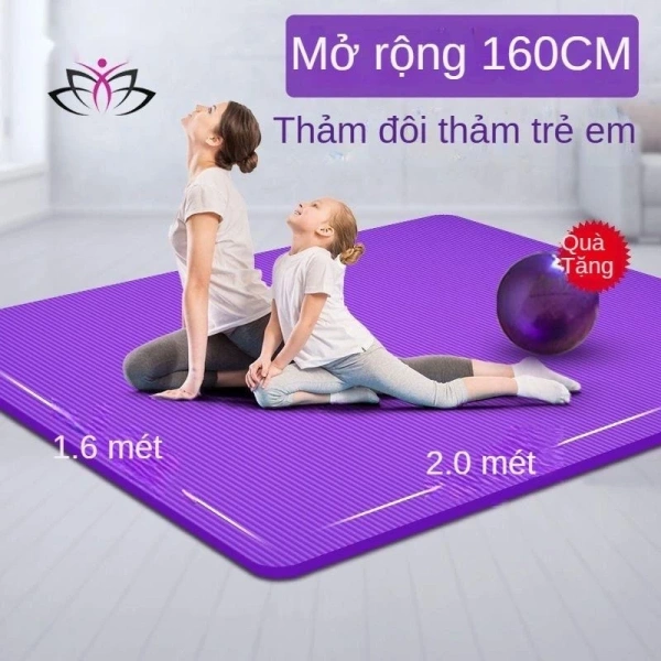 Không gian chật hẹp bỗng trở nên thoải mái khi thảm yoga dày mở rộng giúp giảm trơn trượt trong mỗi buổi tập.