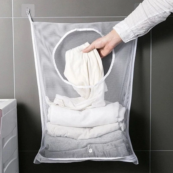 Liệu việc treo túi lưới đựng quần áo bẩn trên tường thực sự giúp ngăn mùi và giảm bừa bộn như mong đợi?